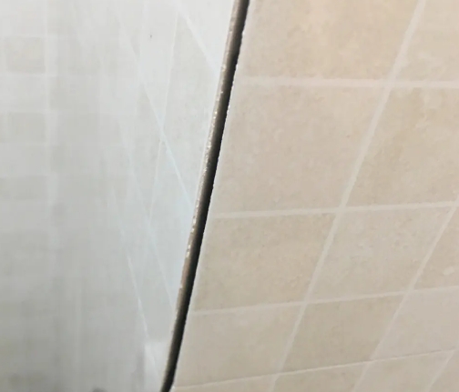 舟山瓷砖空鼓维修公司分享阳台瓷砖脱落的修复过程可以分为以下几个步骤