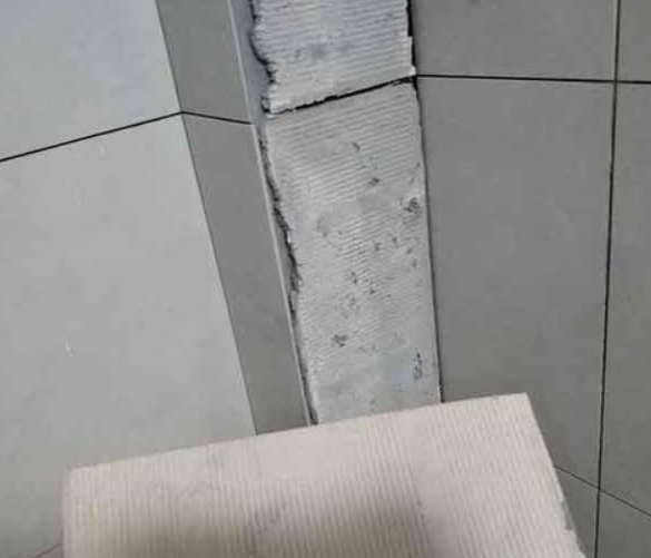 舟山瓷砖空鼓维修公司分享下厨房瓷砖脱落的补救措施。